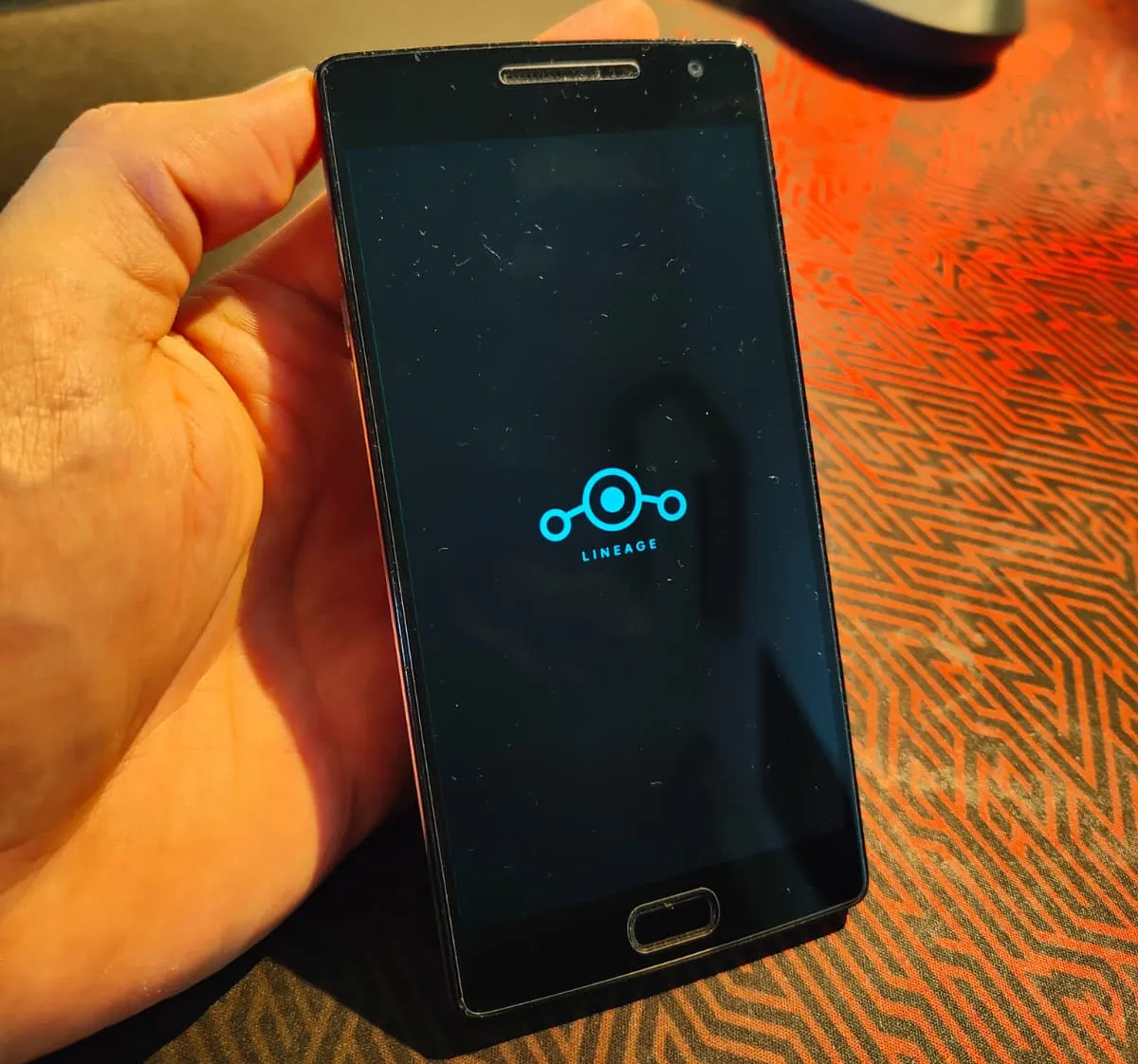 LineageOS running on OnePlus2
